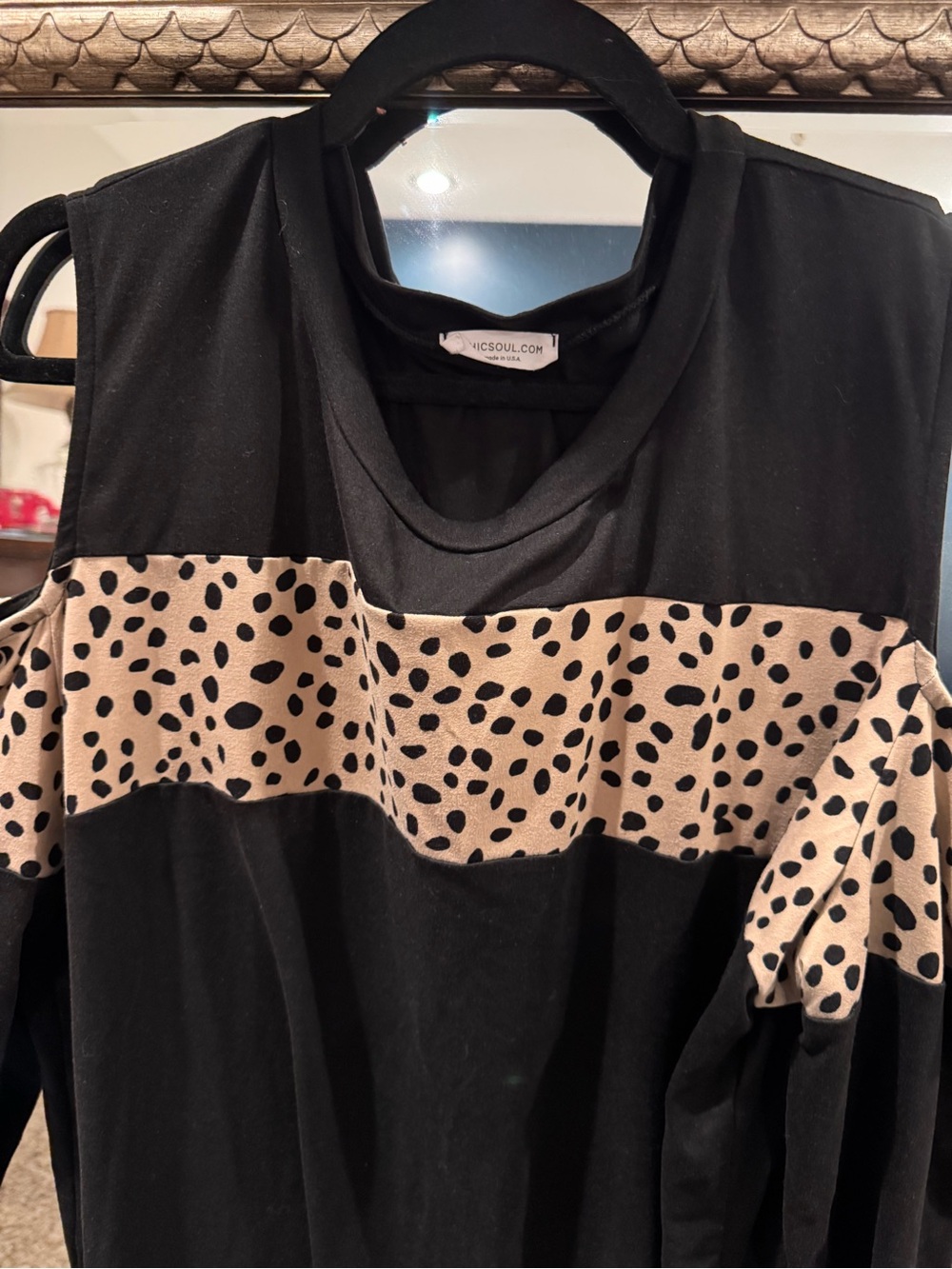 Cold-Shoulder Black Long-Sleeve Top with Beige Leopard Band - Picture 2 of 2